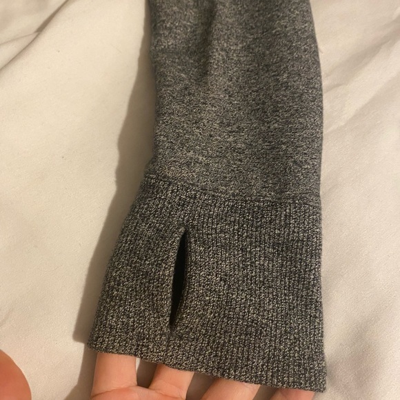 Lululemon sweatshirt gray size 6 tag removed good condition - Picture 2 of 3